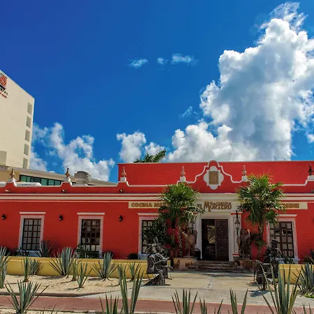 Krystal Cancun-2